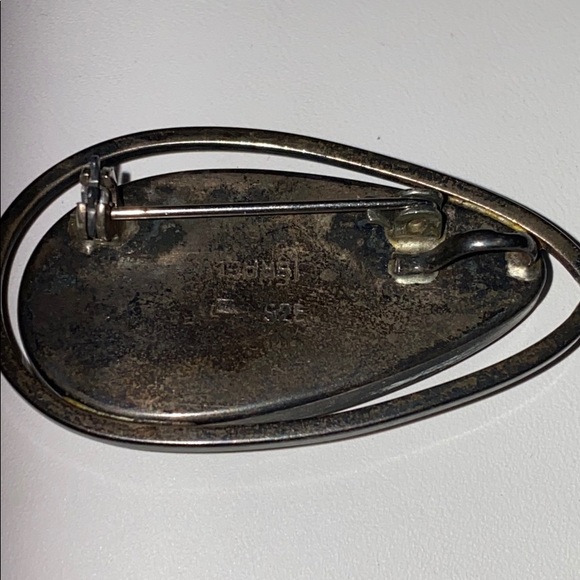 Vintage Mother of Pearl Onyx Brooch - Picture 2 of 4